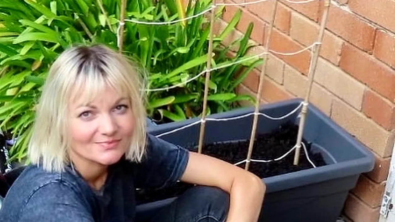 O fostă asistentă medicală a lansat un avertisment fals pe Facebook: Armata va merge din ușă în ușă să vaccineze populația