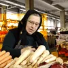 EXCLUSIV| Piața Obor, plină de legume și fructe, dar fără clienți. „În comparație cu anul trecut, totul este foarte scump. Ne adaptăm, mai restrângem”