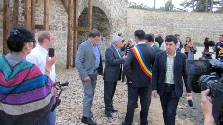 Premieră: Ministrul Diaconu a refuzat să taie panglica la o inaugurare la Cetatea Râșnov. „N-am nici un merit în treaba asta