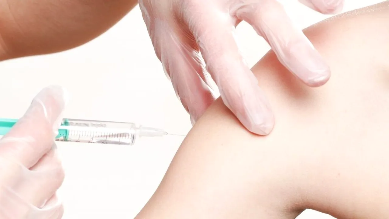 Veste bună! AstraZeneca reia studiile privind vaccinul anticoronavirus, după ce un pacient se îmbolnăvise în mod neașteptat