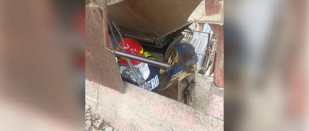 Un bărbat a fost strivit în cuva unui utilaj de sortare a balastului, în Neamț