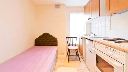 Orașul în care o garsonieră costă 715.000 de euro! Locuința este atât de mică, încât patul se află în bucătărie