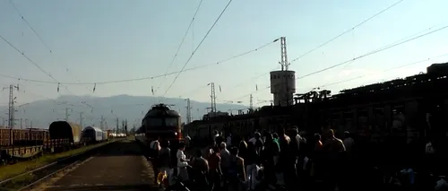 DETURNAREA UNUI TREN din BULGARIA, ascunsă de compania feroviară. Sute de pasageri furioși ai unui tren stricat au oprit un alt tren și i-au impus o nouă destinație - VIDEO