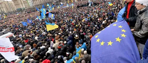 O fotografie din timpul protestelor de la Kiev face înconjurul lumii. FOTO