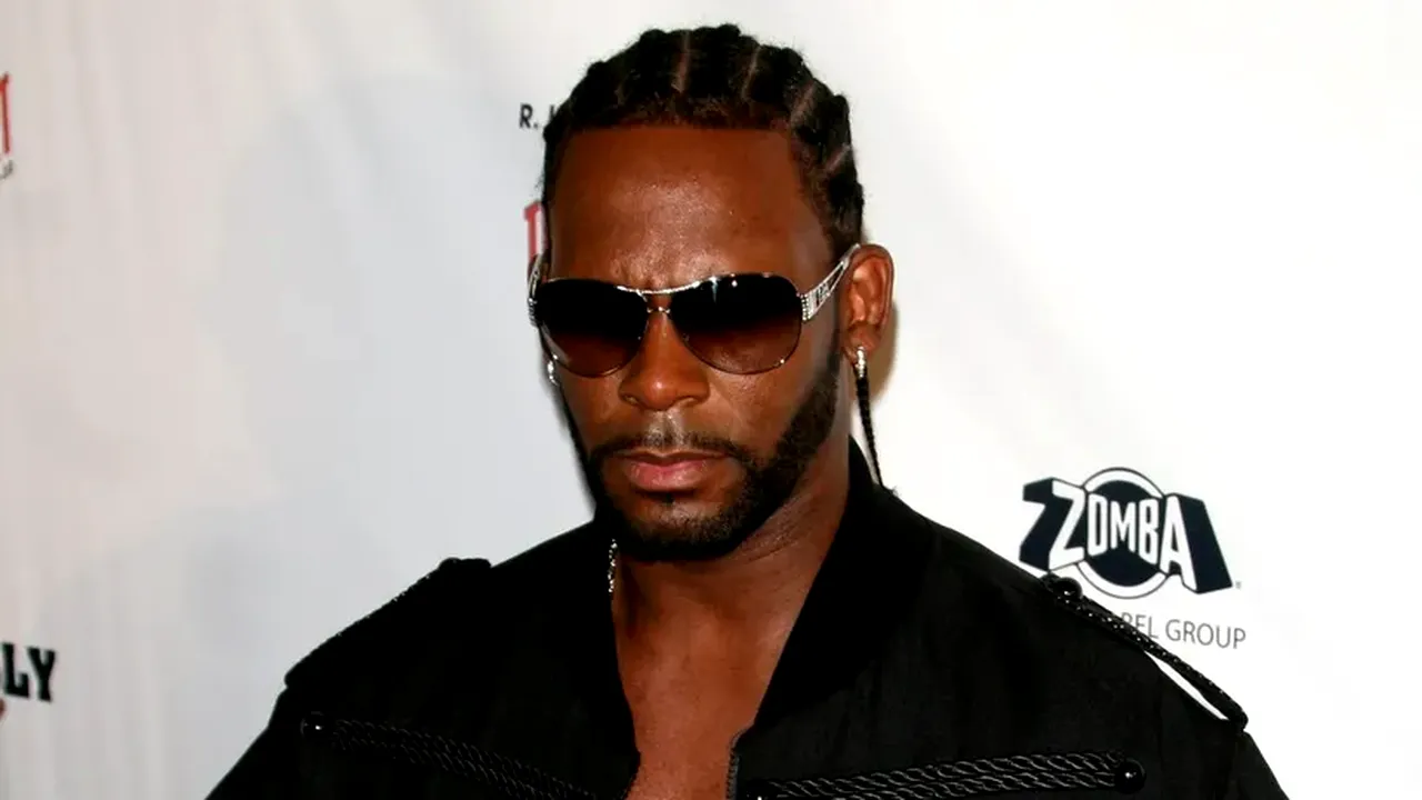 Cântărețul R. Kelly a fost condamnat la 30 de ani de închisoare pentru abuz sexual