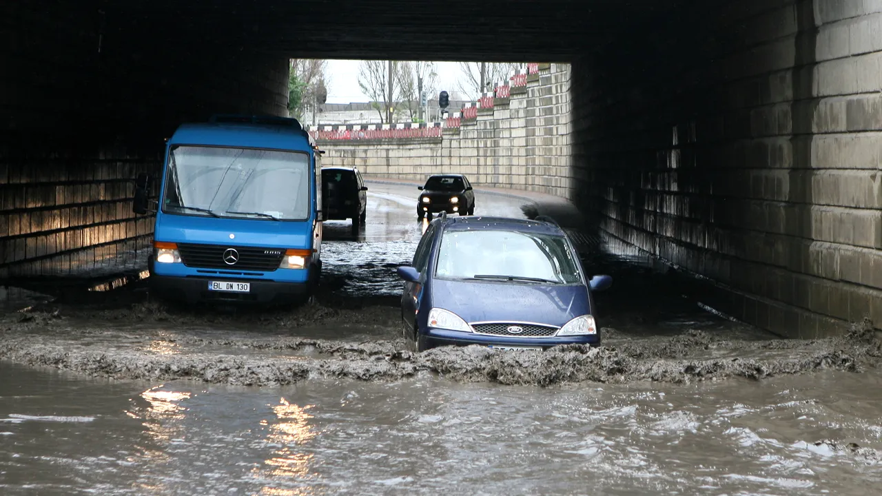 ANM: Ploi în Capitală, vânt puternic în Vaslui, Galați și Vrancea, vineri seară 