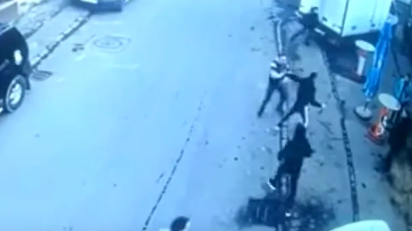 VIDEO | Romii care s-au bătut cu topoare și bâte pe o stradă din Lugoj, lăsați în libertate. Au fost puși doar sub control judiciar