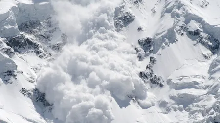 Risc maxim de avalanșe și 2 metri de zăpadă în Munții Făgăraș 