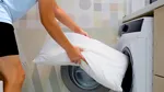 Cum speli corect pernele la mașina de spălat. Doar AȘA își vor menține forma și volumul