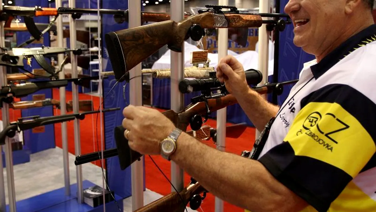 Peste 145,000 de persoane au semnat o petiție pentru controlul circulației armelor în SUA