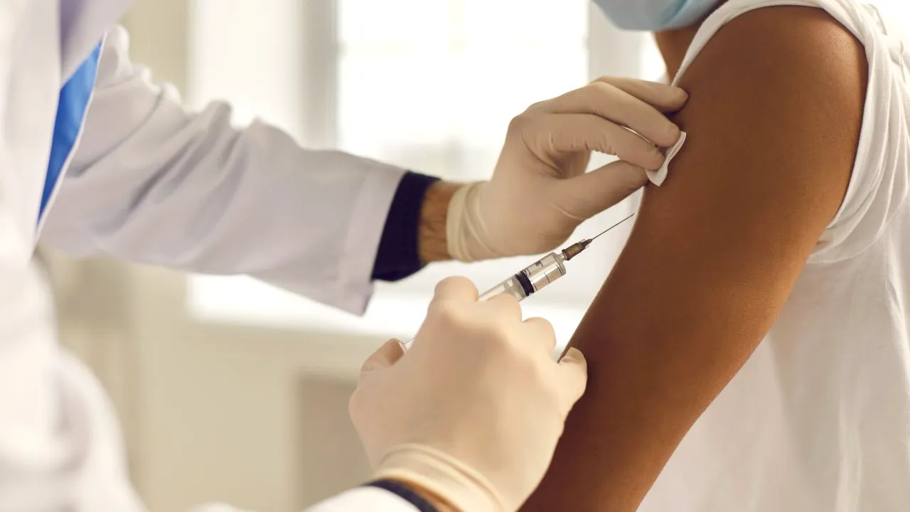 Peste 200.000 de doze de vaccin anti-Covid ajung, vineri, în România. Sunt două seruri diferite