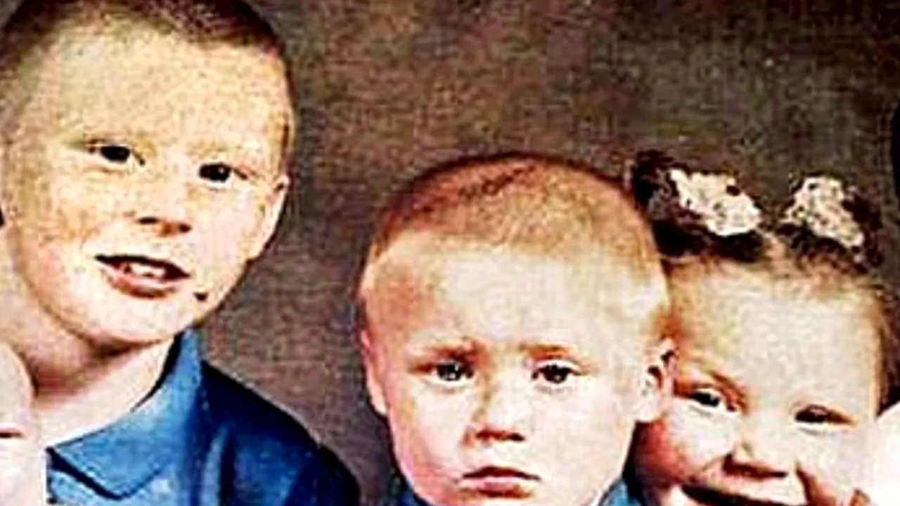 Fotografia de familie care ascunde o adevărată dramă. Ce s-a întâmplat cu cei cinci frați