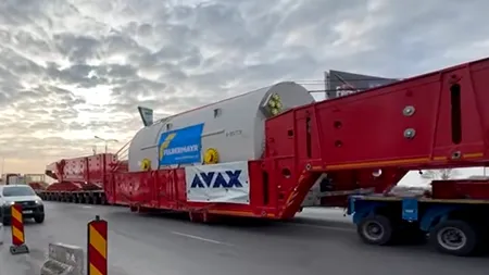 Un transport agabaritic RECORD pentru România traversează țara către Termocentrala Mintia: Are 128 de metri lungime și 788 de tone