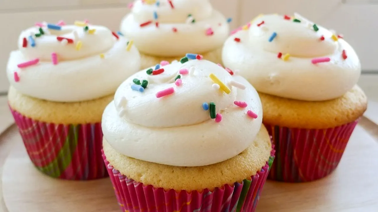 FOTO. Ce a găsit un tânăr britanic într-o prăjitură. 