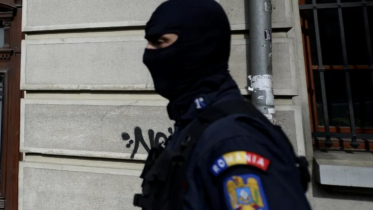 Contabila unei școli din București a murit de infarct în timpul unor percheziții