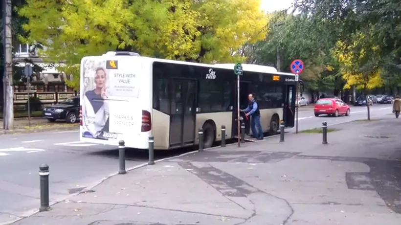 Imagini INCREDIBILE în plin București: greu de crezut ce face șoferul acestui autobuz. VIDEO