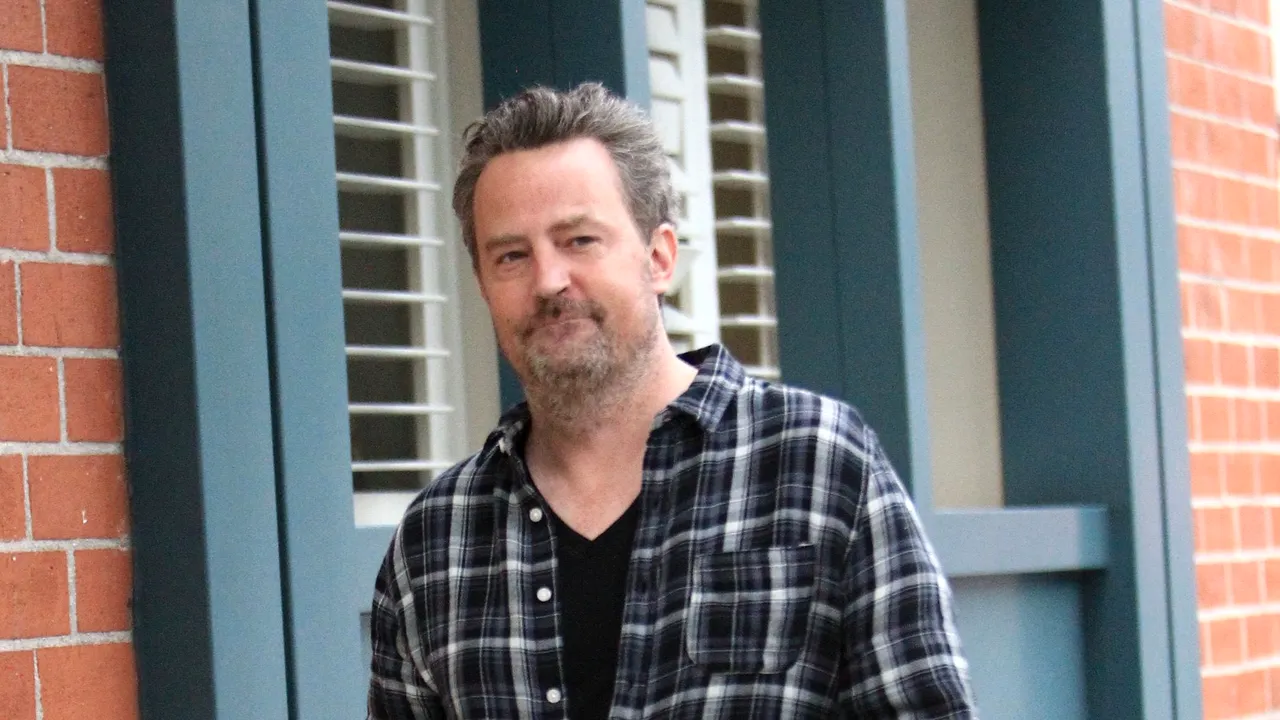 Matthew PERRY, spitalizat DE URGENȚĂ. Actorul din Friends a suferit o PERFORAȚIE gastro-intestinală