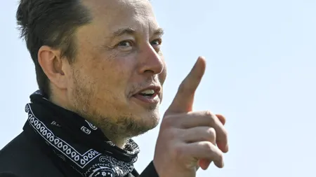 Elon Musk a anunțat că suspendă temporar oferta de a achiziționa Twitter. Acțiunile companiei au scăzut imediat cu 25%