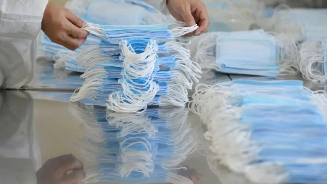 EXCLUSIVITATE. Cine e ”băiatul deștept din Sănătate” aflat în umbra contractului de 11,5 milioane € câștigat de un magazin sătesc?! Milionarul și-ar fi folosit ”bucătăreasa” ca paravan (UPDATE)