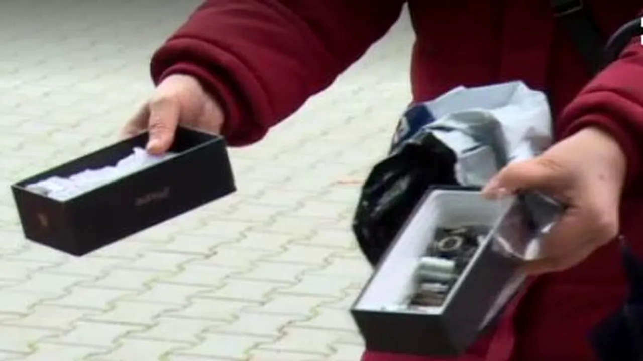 O femeie din Galați a comandat un iPhone de 6.700 lei. Când a deschis cutia a avut un șoc. Ce se afla înăuntru. “Ne-am luat țeapă!”