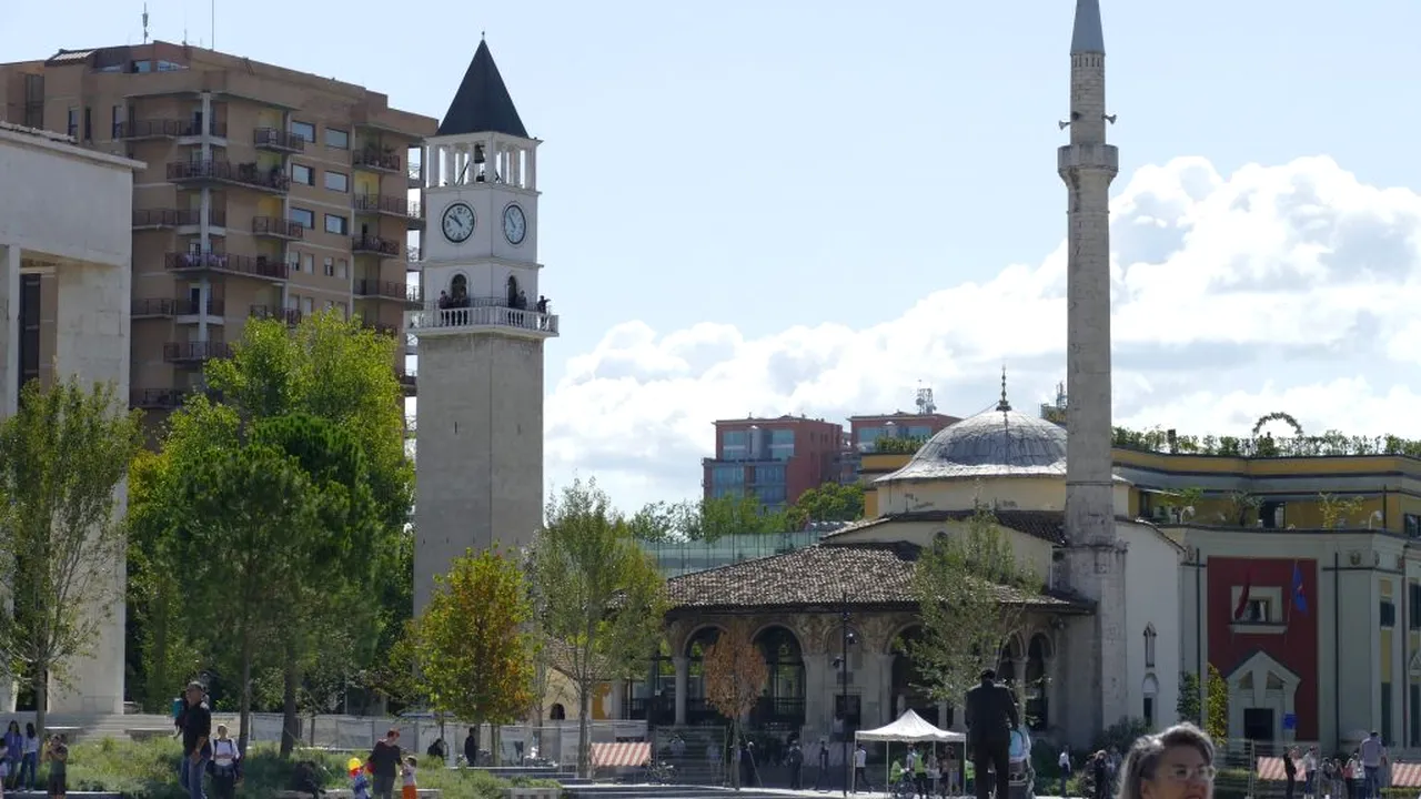 PROTEST. Violenţe în Albania, din cauza demolării clădirii Teatrului naţional: Suntem în dictatură