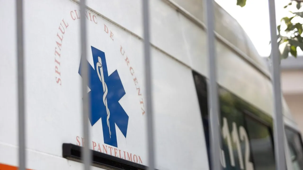 Tentativă de sinucidere la un LICEU din Bacău. Un elev în vârstă de 18 ani s-a aruncat de la etajul 3