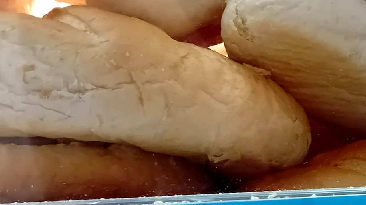 Câți lei costă cea mai IEFTINĂ pâine din România. Poate fi cumpărată de la Profi