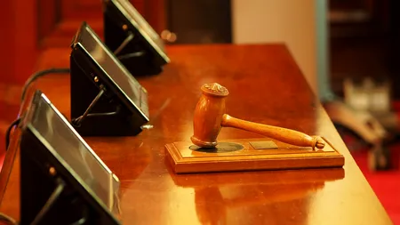 Deputatul Viorel Stan și mai mulți foști directori din Ministerul Educației au fost trimiși în judecată. Sunt acuzați de dare și luare de mită și trafic de influență