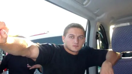 Polițistul atacat cu sabia de un interlop, operat din nou. Medicul Tudor Ciuhodaru: 