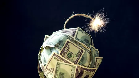 Dolarul, o bombă la un pas de explozie! Economia SUA, foarte aproape de colaps: „Tot ce au făcut după criza din 2008 a fost o greșeală!”
