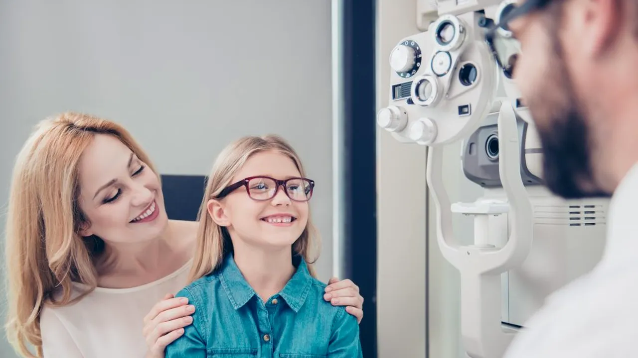 Primăria Capitalei, nou proiect pentru copii: Câte 500 de lei pentru o pereche de ochelari