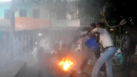 Un politician a murit după ce a fost luat în brațe de o „torță umană