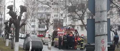 Doi muncitori, uciși de un bărbat care îi ținea ostatici într-un apartament din Onești. Agresorul fusese evacuat, iar casa era renovată de noul proprietar (VIDEO)