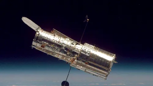 Hubble a surprins un fluture cosmic. Cum explică specialiștii fenomenul
