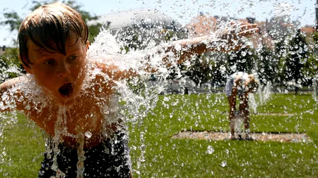 COD PORTOCALIU DE CANICULĂ pentru București și 11 județe. COD GALBEN pentru alte 18 județe. HARTA ANM