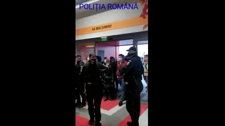 UPDATE | Mii de articole contrafăcute au fost confiscate de la „Dragonul Roșu”. Ce au descoperit polițiștii în timpul perchezițiilor (VIDEO)