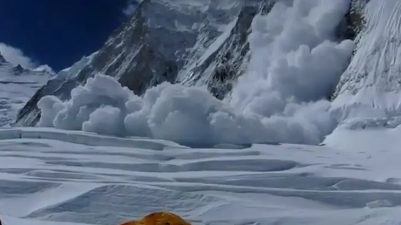 Discovery a anulat saltul live de pe Everest al alpinistului Joby Ogwyn. Explicația deciziei 