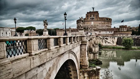 Ce au pățit doi turiști români care au vrut să viziteze ROMA. Ireal ce li s-a întâmplat la hotel!