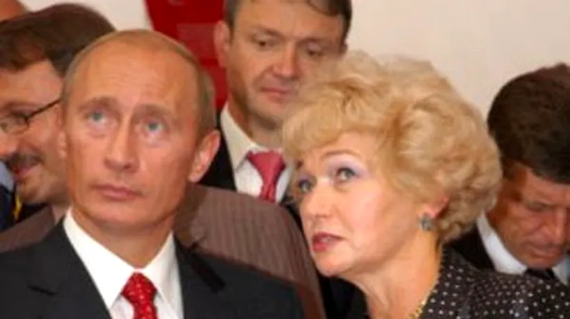 Văduva unui fost mentor al lui Vladimir Putin, destituită din funcția de senator