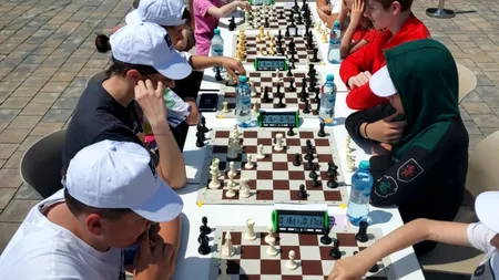 Rege și pion la mall! Turneul de șah URIAȘII MINȚII a adunat pasionați de șah de toate vârstele la Galați