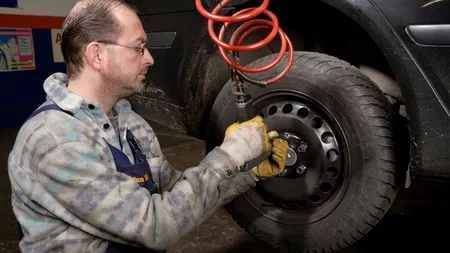 Poți sau nu conduce în România, iarna, cu cauciucuri all-season? Unde sunt interzise