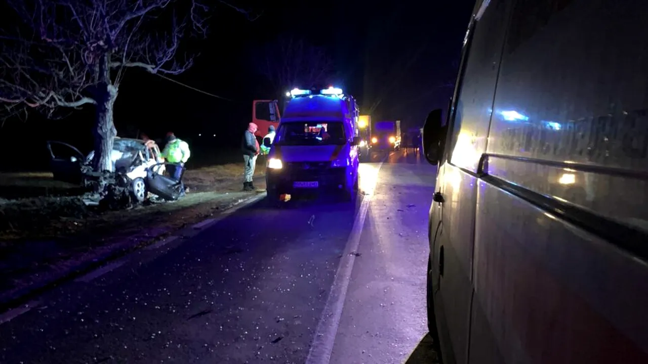 Un tânăr A MURIT la Greaca, în județul Giurgiu, după ce s-a izbit cu mașina de un copac