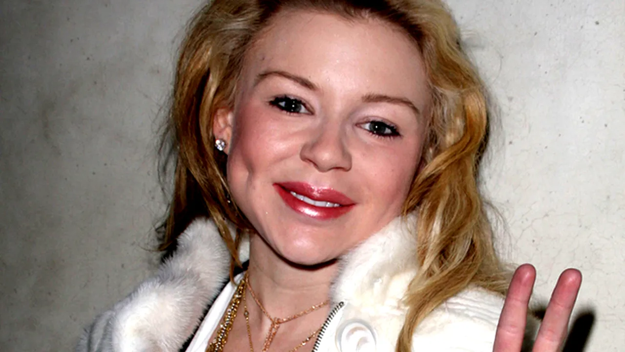 Povestea unei miliardare care a trăit într-un lux exagerat și a murit singură, la 30 de ani, într-o locuință mizeră
