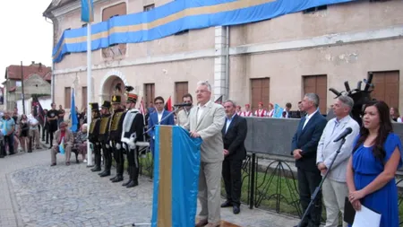 Vicepremierul ungar, liderul unei acțiuni de reinstalare a unor steaguri secuiești la Târgu Secuiesc: „Mulțumim prefectului Covasnei pentru reclama gratuită