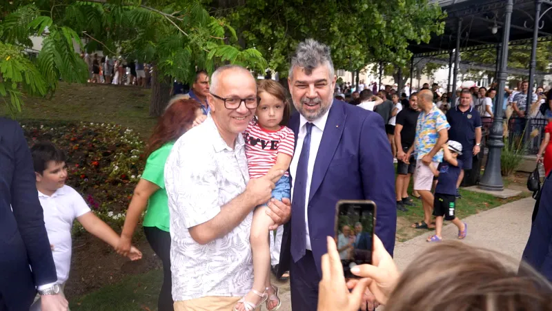 VIDEO | Marcel Ciolacu, în mijlocul oamenilor de Ziua Marinei Române: Niciodată nu voi putea fi „un oficial”