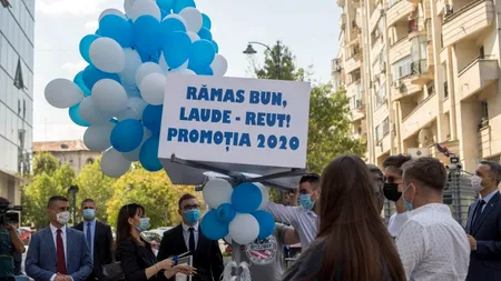 Prima zi de școală, în pandemie. Cum a reușit o școală din București să le pregătească absolvenților de clasa a XII-a o surpriză (FOTOREPORTAJ)