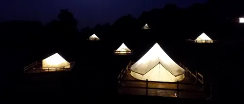 Cum arată primul camping de lux din România și ce servicii oferă. FOTO