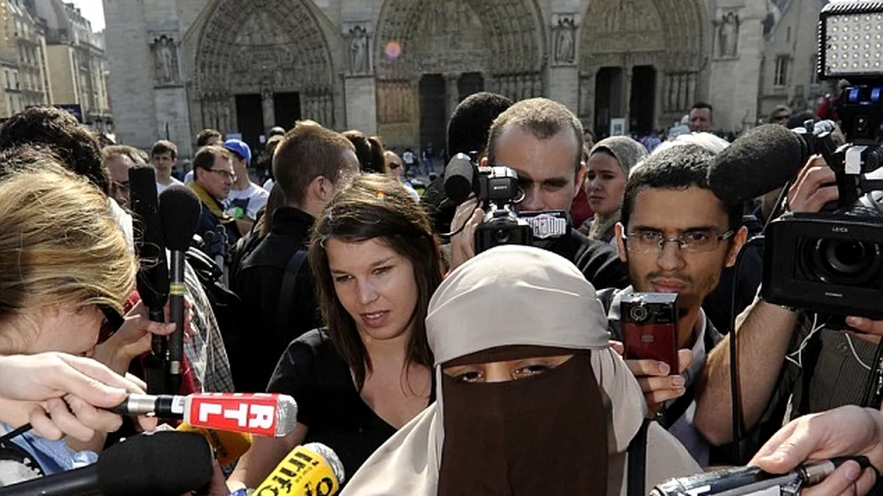 Danemarca interzice vălul musulman integral în spațiile publice