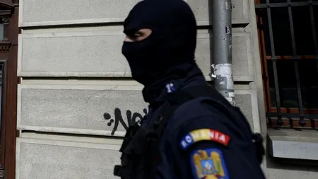 Contabila unei școli din București a murit de infarct în timpul unor percheziții