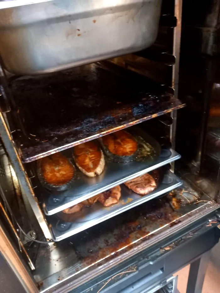 Protecția Consumatorului a închis Taverna Racilor din Herăstrău